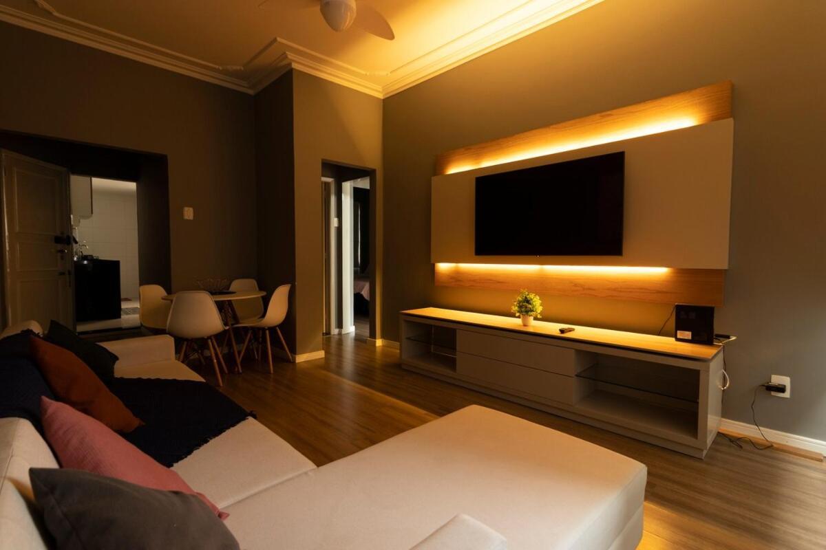 In Leme, Copacabana Apartment